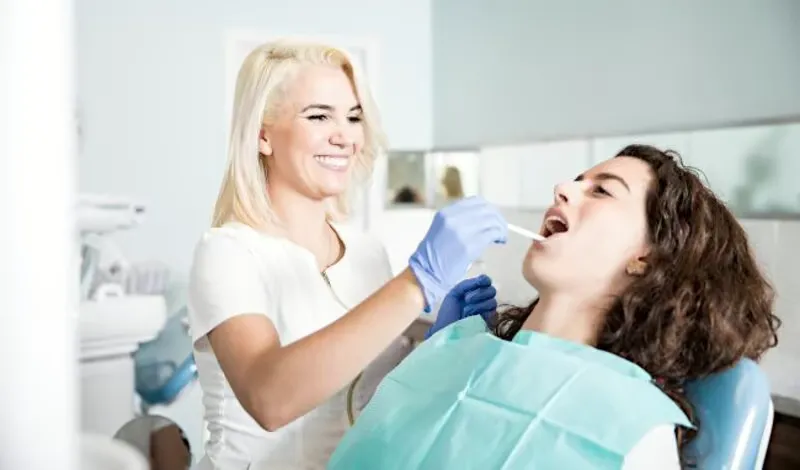 Zahnpolitur bei Zahnreinigung