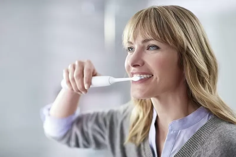 Zahnreinigung mit elektrischer Zahnbürste