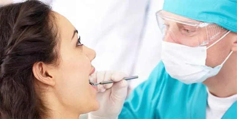 zahnschmuck entfernen - behandlung beim zahnarzt