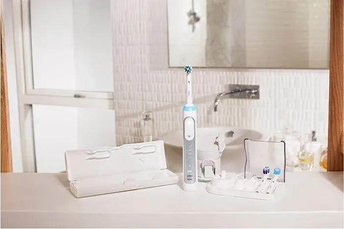Elektrische Zahnbürste mit reichhaltigem Zubehör