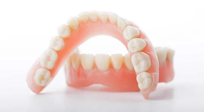 mikroplastik in haftmitteln für dritte zähne