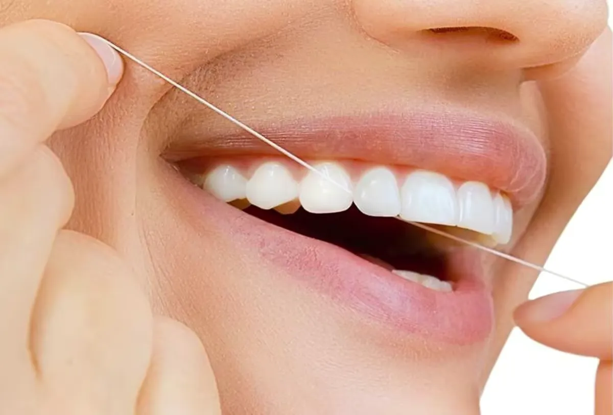 Zahnseide und Zahnzwischenraumbürsten